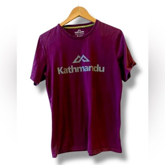 Kathmandu Logo T-shirt Men’s Medium Burgundy Soft - Picture 1 of 9